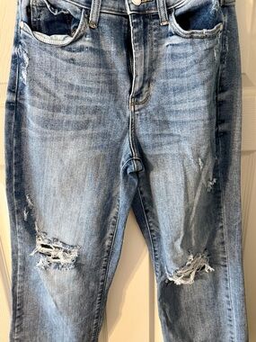 Judy Blue Light Blue Distressed Cropped Jeans